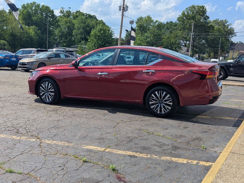 Used 2023 Nissan Altima 2.5 SV AWD/4WD image 5