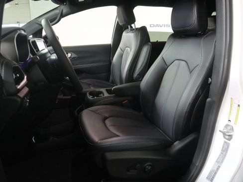 New 2026 Chrysler Pacifica Select image 23