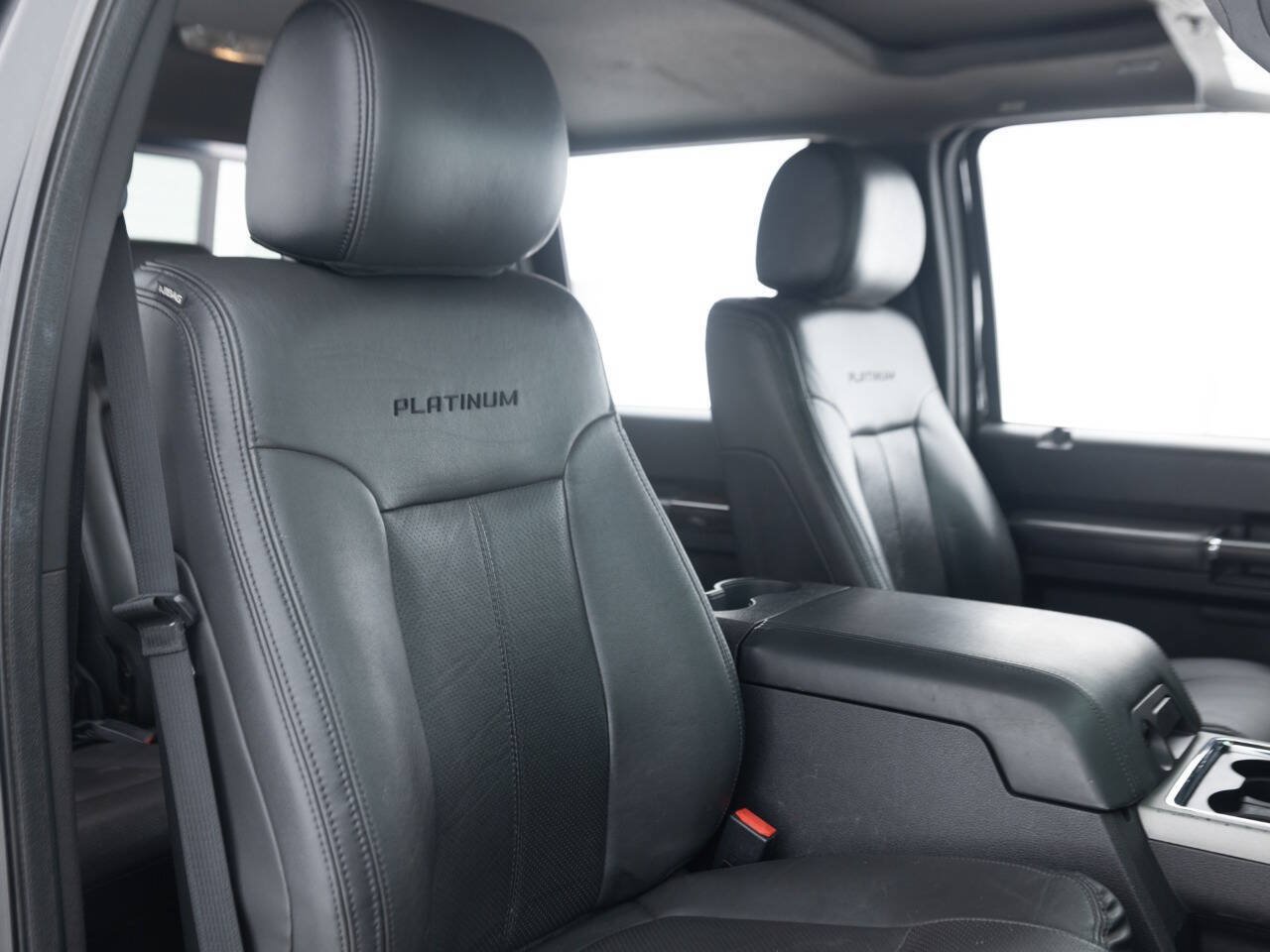 Used 2015 Ford F250 Platinum w/ FX4 Off-Road Package AWD/4WD image 33