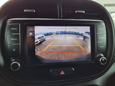 Used 2022 Kia Soul LX w/ Technology Package FWD image 6
