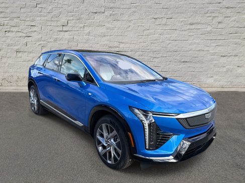 New 2026 Cadillac Optiq Luxury 1 image 3