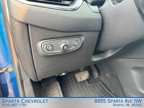 Used 2020 Chevrolet Equinox LT w/ Driver Convenience Package AWD/4WD image 16