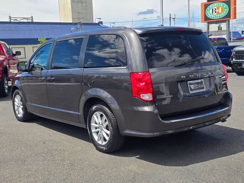 Used 2019 Dodge Grand Caravan SXT w/ Rear Park Assist Package FWD image 8