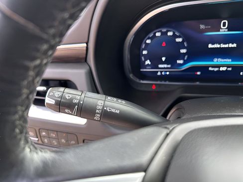 Used 2022 Chevrolet Suburban Z71 image 32