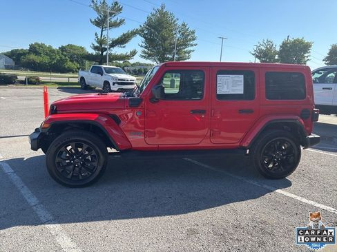 Used 2025 Jeep Wrangler Unlimited Sahara AWD/4WD image 15