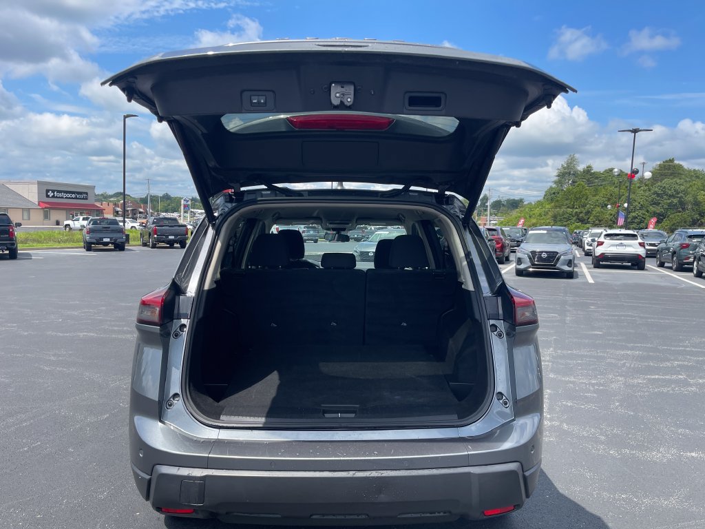 Used 2024 Nissan Rogue SV AWD/4WD image 9