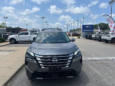 Used 2025 Nissan Rogue Platinum FWD image 8