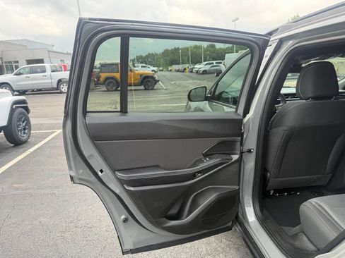 New 2026 Jeep Cherokee Laredo AWD/4WD image 31