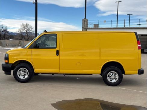 Used 2021 Chevrolet Express 2500 image 4