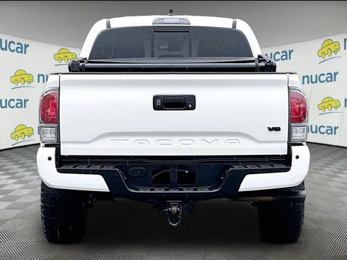 Used 2022 Toyota Tacoma TRD Sport w/ Technology Package AWD/4WD image 5