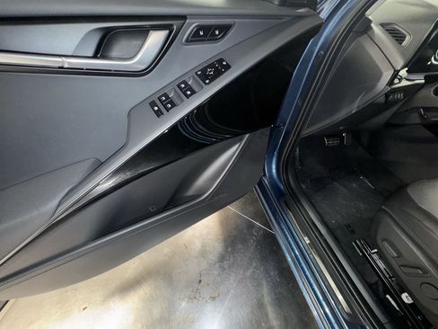Certified 2025 Kia Niro SX Touring image 17