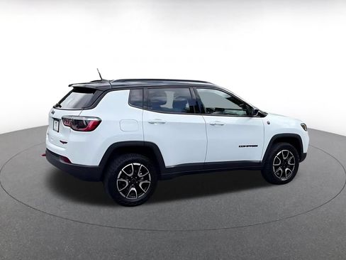 Used 2025 Jeep Compass Trailhawk AWD/4WD image 15