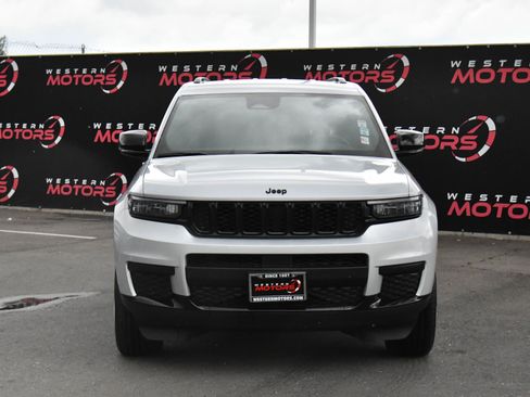 Used 2024 Jeep Grand Cherokee L Laredo AWD/4WD image 2