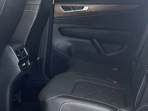 Used 2025 Volkswagen Atlas SE FWD image 17