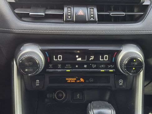 Used 2020 Toyota RAV4 XLE Premium FWD image 18