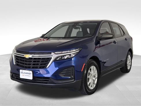 Used 2022 Chevrolet Equinox LS w/ LS Convenience Package FWD image 3
