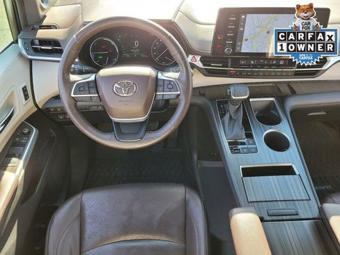 Used 2022 Toyota Sienna Platinum image 18