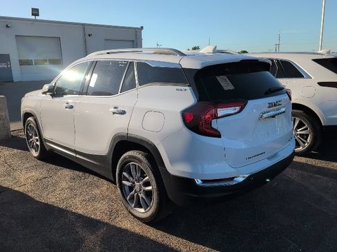 Used 2022 GMC Terrain SLT w/ LPO, Floor Liner Package AWD/4WD image 2