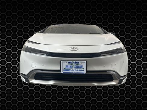 Used 2025 Toyota Prius Plug-In Hybrid image 2