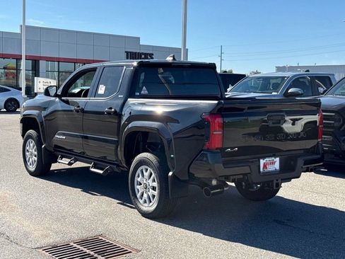 Used 2025 Toyota Tacoma SR5 AWD/4WD image 4