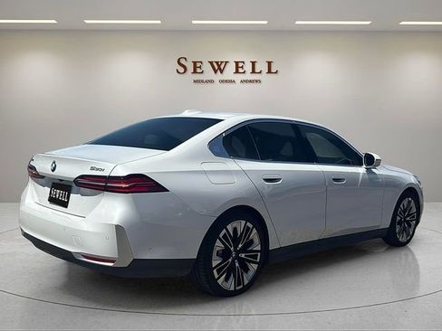 Certified 2025 BMW 530i xDrive AWD/4WD image 5