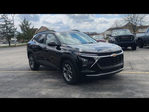 Certified 2025 Chevrolet Trax LT w/ Driver Confidence Package image 25