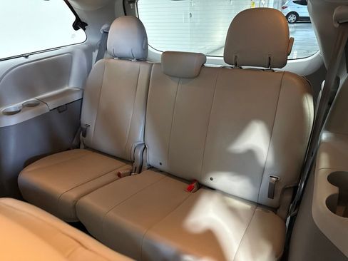 Used 2014 Toyota Sienna XLE w/ Entertainment Package FWD image 36