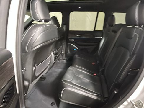 Used 2023 Jeep Grand Cherokee Overland AWD/4WD image 30