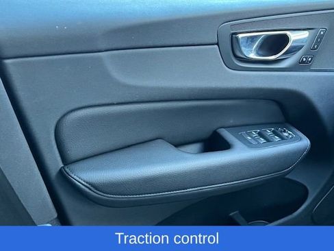 Used 2022 Volvo XC60 B5 Momentum w/ Protection Package Premier image 27