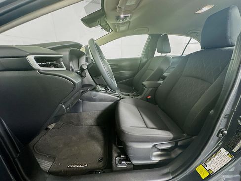 Used 2025 Toyota Corolla LE image 13