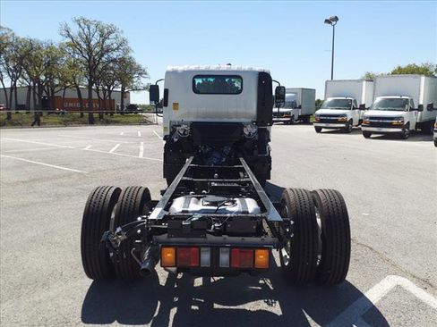 New 2024 Chevrolet Low Cab Forward image 7