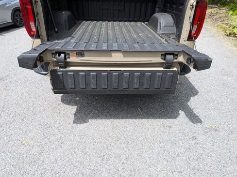 Used 2023 GMC Sierra 1500 AT4 w/ AT4 Premium Package AWD/4WD image 22