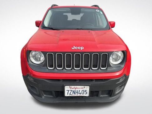 Used 2017 Jeep Renegade Latitude w/ Popular Equipment Group image 3