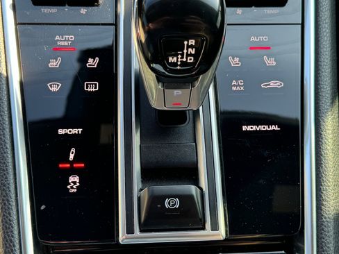 Used 2018 Porsche Panamera 4 image 26