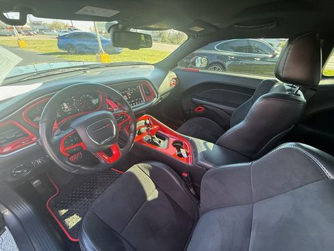 Used 2019 Dodge Challenger R/T w/ Plus Package image 13