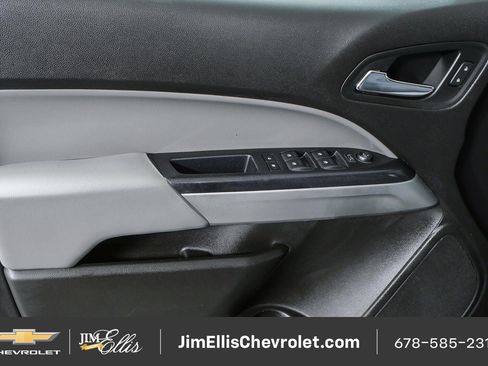 Used 2016 Chevrolet Colorado LT w/ LT Convenience Package RWD image 7