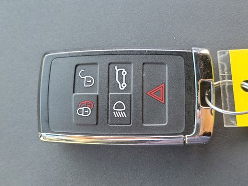 Used 2023 Land Rover Discovery HSE R-Dynamic image 32