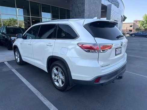 Used 2014 Toyota Highlander Limited w/ Driver Technology Package AWD/4WD image 4