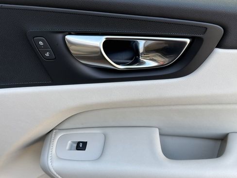 Certified 2025 Volvo XC60 B5 Core w/ Protection Package Premier image 19