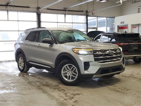 Used 2025 Ford Explorer Active image 31