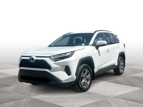 Used 2024 Toyota RAV4 XLE w/ Convenience Package FWD image 4