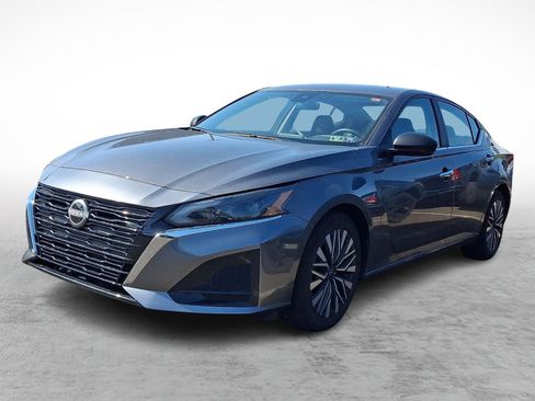 Used 2025 Nissan Altima 2.5 SV FWD image 1