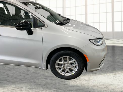 New 2026 Chrysler Pacifica Select image 22
