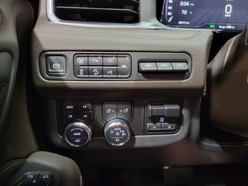 Certified 2024 GMC Yukon XL Denali w/ Denali Reserve Package AWD/4WD image 35