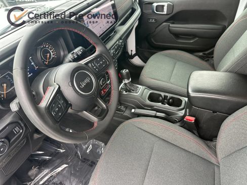 Certified 2025 Jeep Wrangler Unlimited Rubicon AWD/4WD image 11