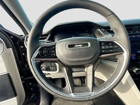 Used 2022 Jeep Grand Cherokee Overland image 13