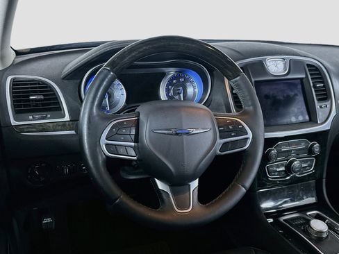 Used 2017 Chrysler 300 C RWD image 18