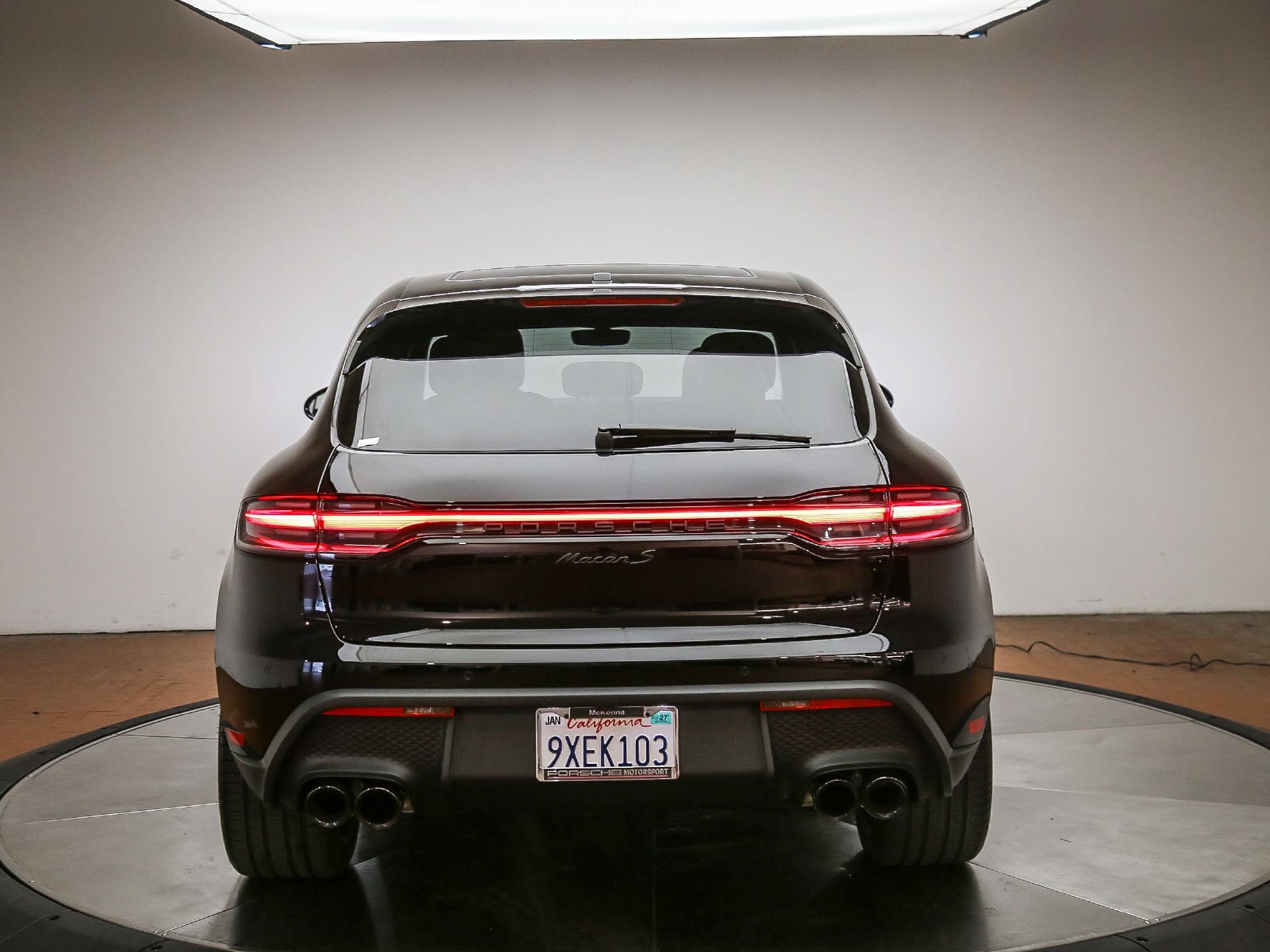 Certified 2025 Porsche Macan S AWD/4WD image 3
