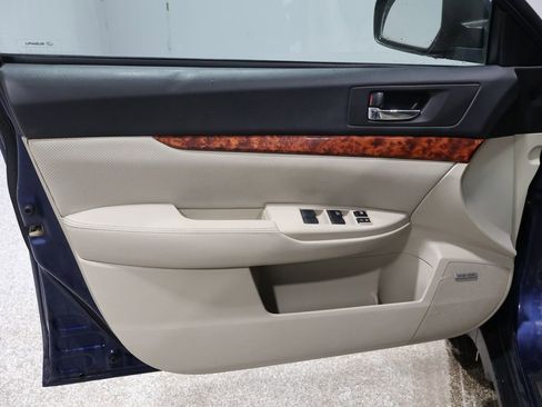 Used 2011 Subaru Outback 2.5i Limited image 16