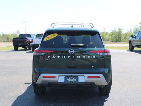 Used 2025 Nissan Pathfinder SL image 8